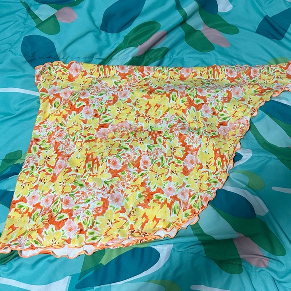 Princess Polly Paradise Sarong in Multi Yellow Floral, size US 4 - Picture 2 of 4